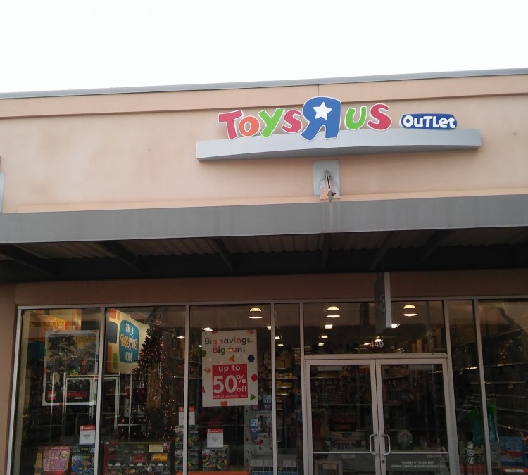 Toys"R"Us Outlet Center (Round&nbspRock,&nbspTX)